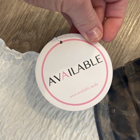 NWT Available Ruffle and Puff Sleeve Top - Picture 7 of 7